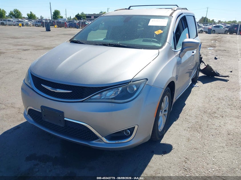 Vin: 2c4rc1bg3hr540541, lot: 45840715, chrysler pacifica touring-l 20172