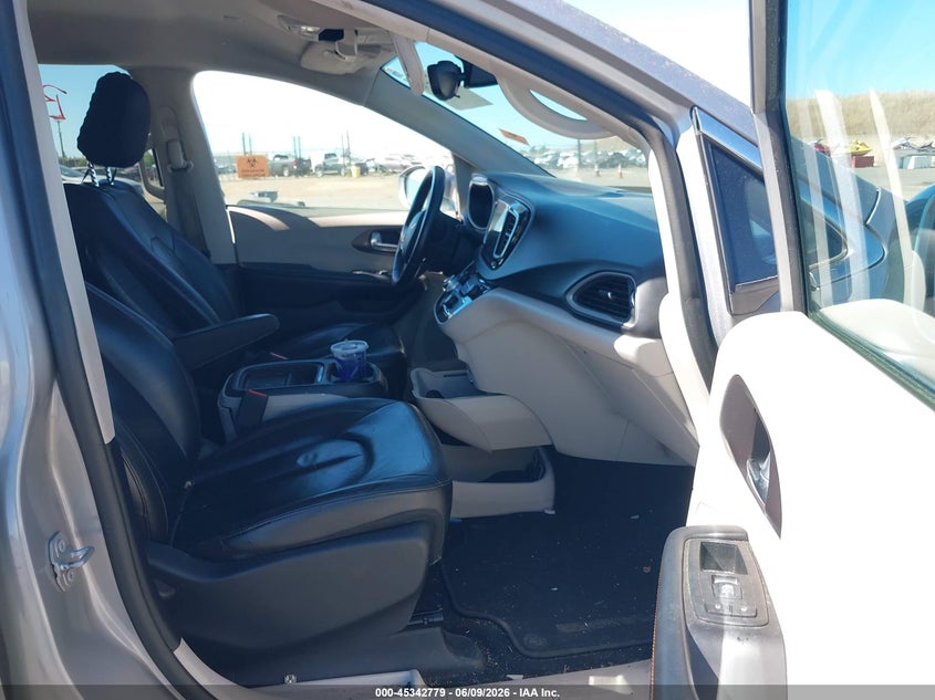 2017 CHRYSLER PACIFICA auction photo 5