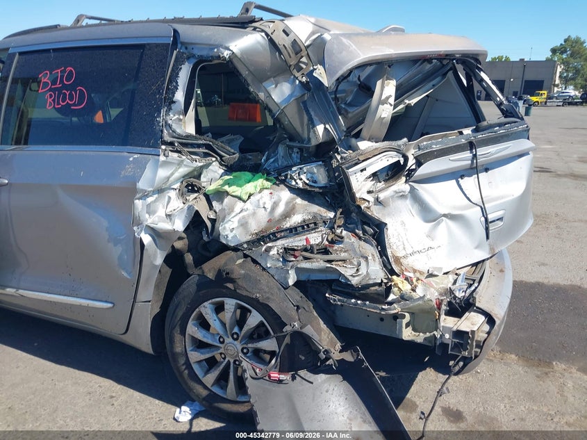 2017 CHRYSLER PACIFICA auction photo 6