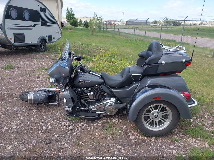 2022 Harley-Davidson Flhtcutg VIN: 1HD1MAF17NB852757 Lot: 45342964