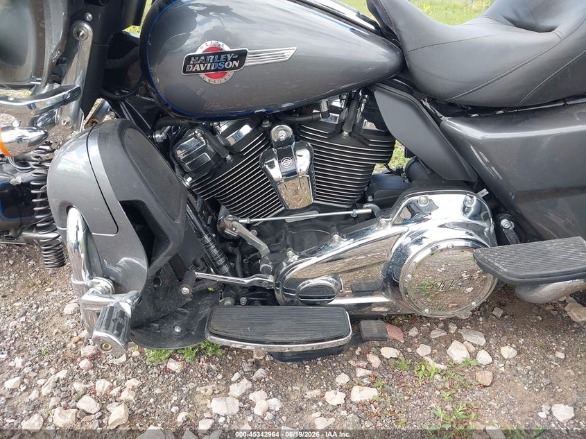 2022 Harley-Davidson Flhtcutg VIN: 1HD1MAF17NB852757 Lot: 45342964