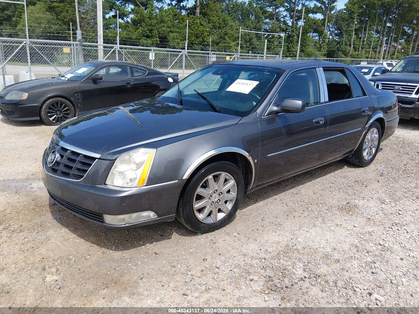 2010 Cadillac DTS, Normal Wear & Tear, IAAI, VIN 1G6KH5EYXAU110693 — photo 2