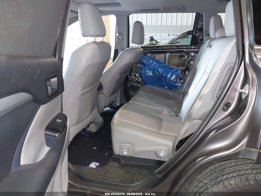 2015 TOYOTA HIGHLANDER auction photo 8