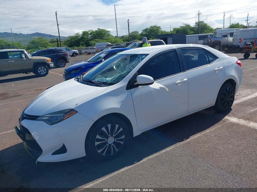 2018 Toyota Corolla Le 5YFBURHE3JP759718 photo 1