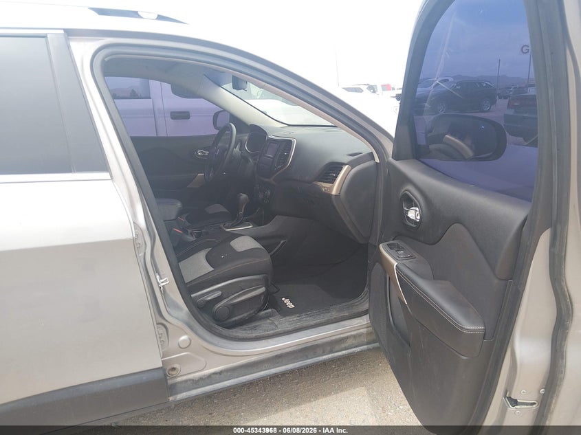 2018 JEEP CHEROKEE auction photo 5