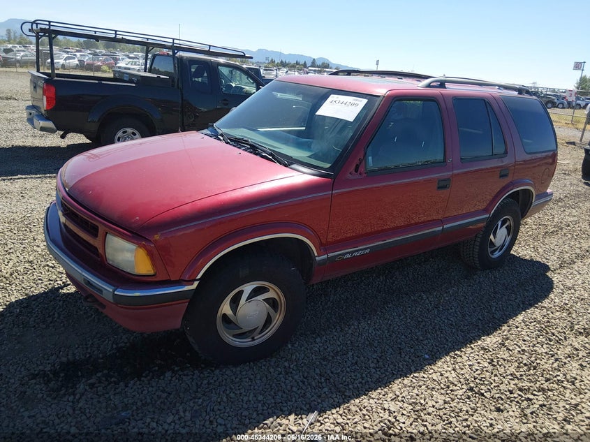 1997 CHEVROLET BLAZER auction photo 2