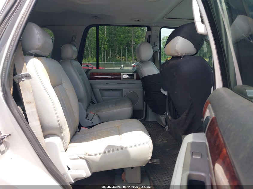2004 Lincoln Navigator VIN: 5LMFU28R74LJ05743 Lot: 45344526