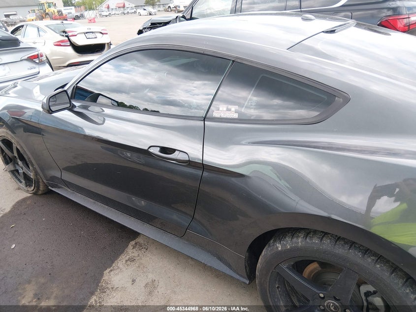 FORD MUSTANG - zdjęcie 15