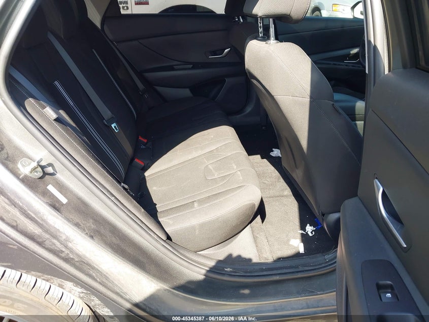 2024 HYUNDAI ELANTRA auction photo 8
