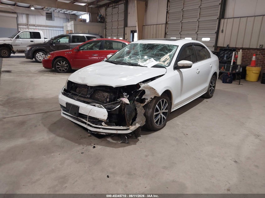 2017 VOLKSWAGEN JETTA auction photo 2