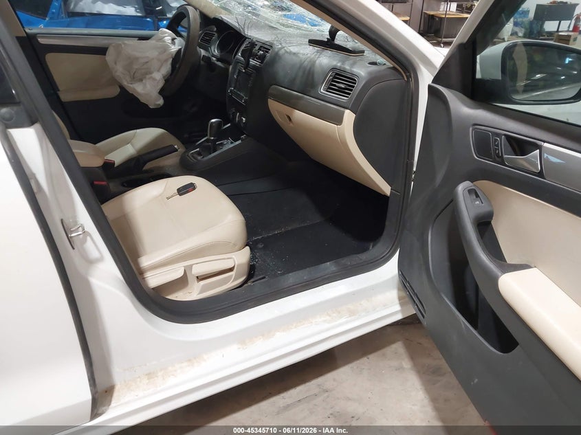 2017 VOLKSWAGEN JETTA auction photo 5