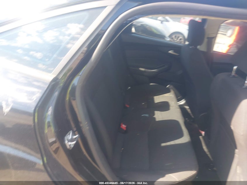 VIN 1FADP3FE1HL240207 2017 FORD FOCUS SE