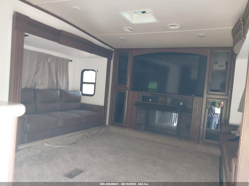 2016 FOREST RIVER SANDPIPER 377FLIK auction photo 5