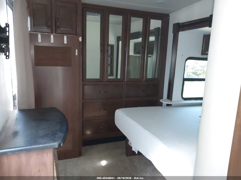 2016 FOREST RIVER SANDPIPER 377FLIK auction photo 7