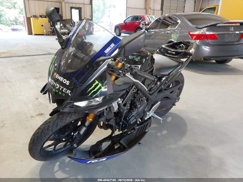 2021 YAMAHA YZFR3 auction photo 2