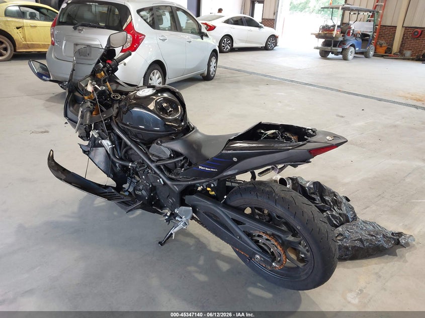 2021 YAMAHA YZFR3 auction photo 3