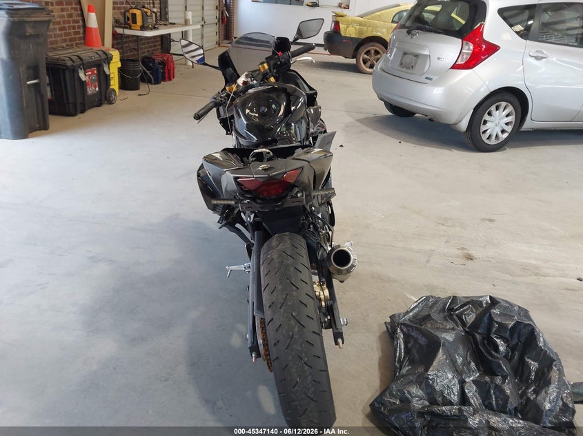 2021 YAMAHA YZFR3 auction photo 6