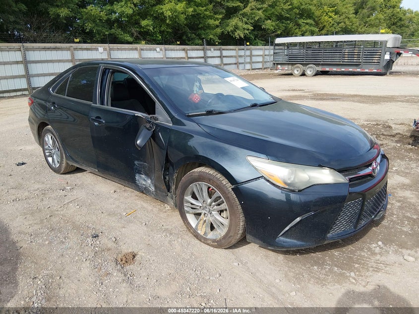 2016 TOYOTA CAMRY SE