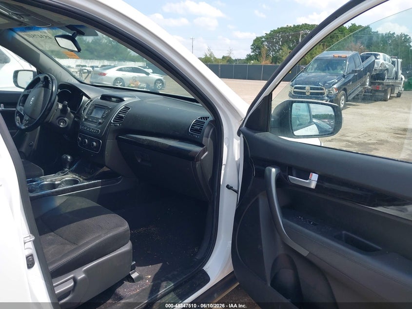 2014 KIA SORENTO auction photo 5