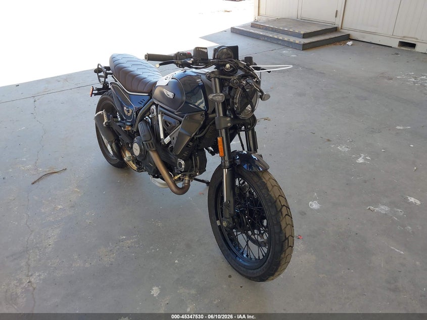 2025 DUCATI SCRAMBLER MOTO 2