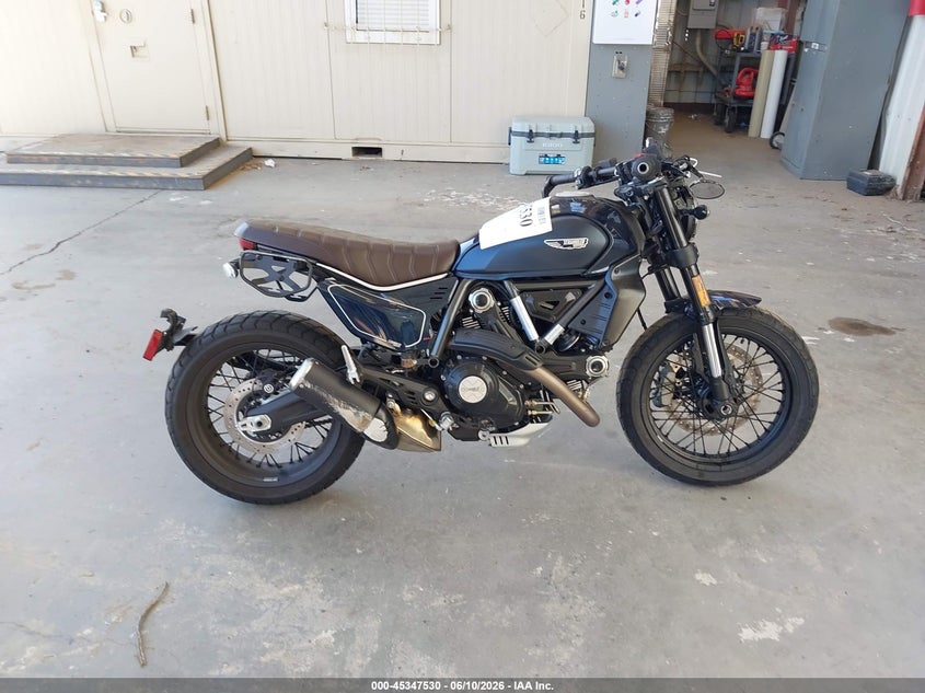 2025 Ducati Scrambler Icon VIN: ZDMKAT3M9SB008597 Lot: 45347530