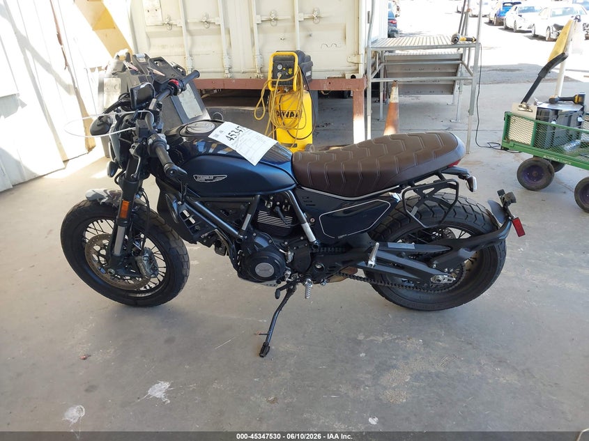 2025 Ducati Scrambler Icon VIN: ZDMKAT3M9SB008597 Lot: 45347530