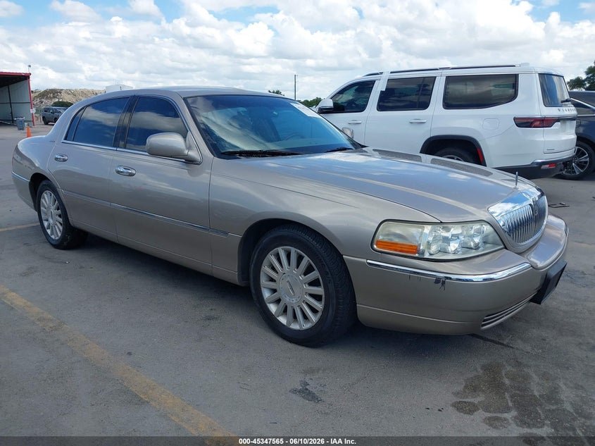2003 Lincoln Town Car Executive