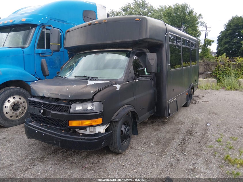 2009 CHEVROLET BUS EXPRESS CUTAWAY auction photo 2