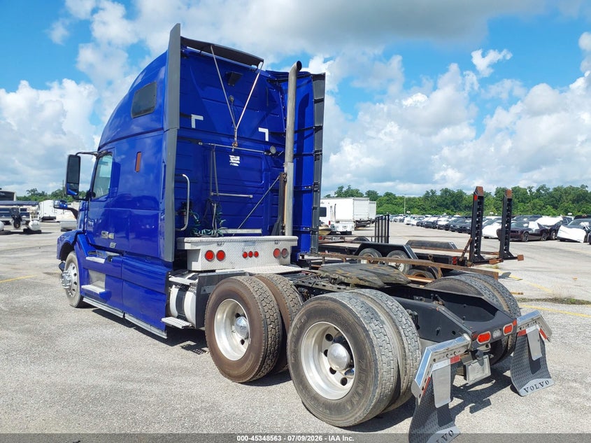 2013 VOLVO VN auction photo 3
