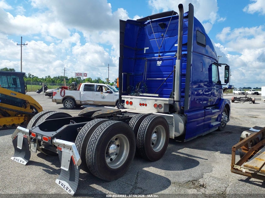 2013 VOLVO VN auction photo 4