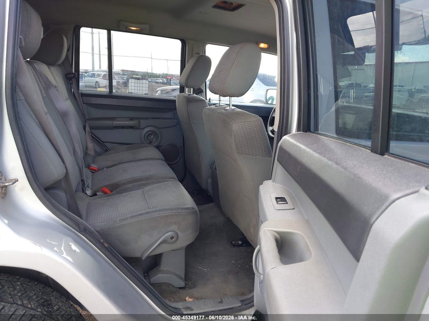 2007 Jeep Commander Sport VIN: 1J8HH48KX7C587415 Lot: 45349177