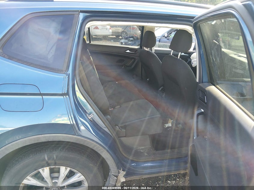 2018 Volkswagen Tiguan 2.0T S VIN: 3VV1B7AX8JM028633 Lot: 45349596