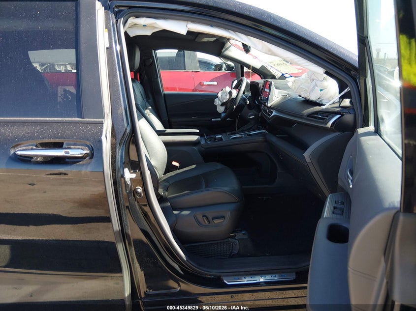 VIN 5TDCSKFC1RS118900 2024 TOYOTA SIENNA WOODLAND EDITION