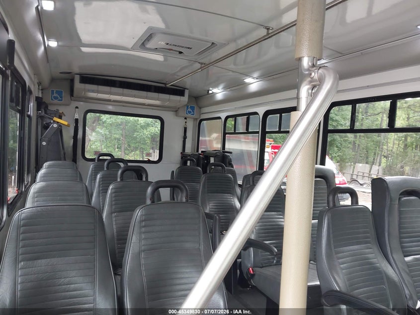 2019 FORD E-450 CUTAWAY auction photo 6