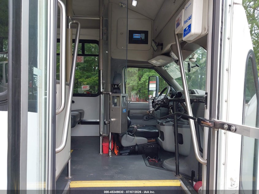 2019 FORD E-450 CUTAWAY auction photo 7