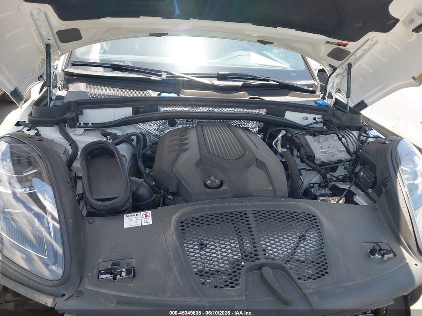 2024 Porsche Macan T VIN: WP1AA2A57RLB16359 Lot: 45349838