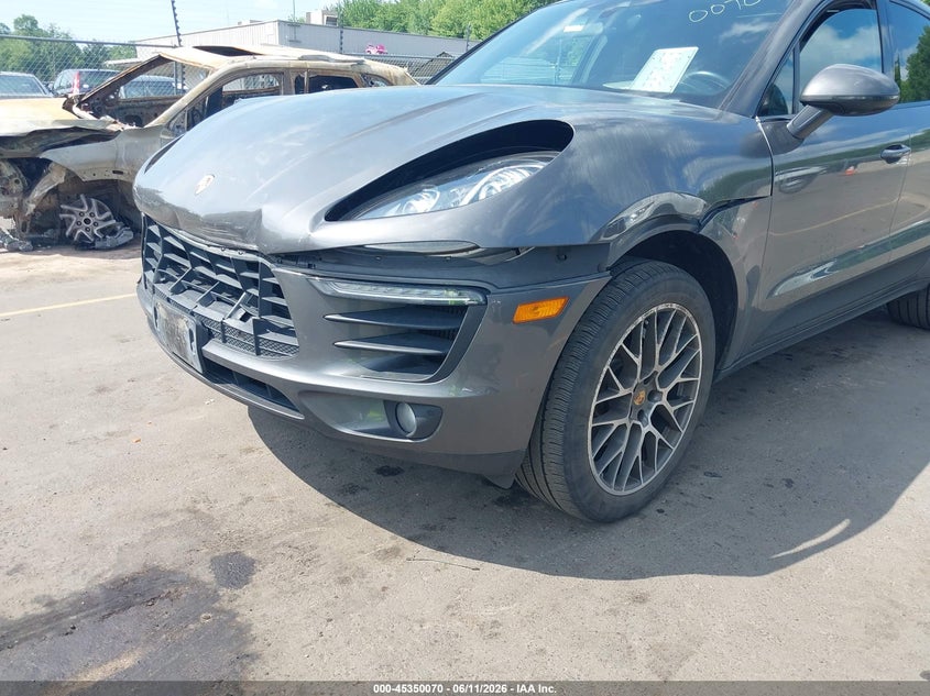 2017 Porsche Macan S VIN: WP1AB2A55HLB19806 Lot: 45350070