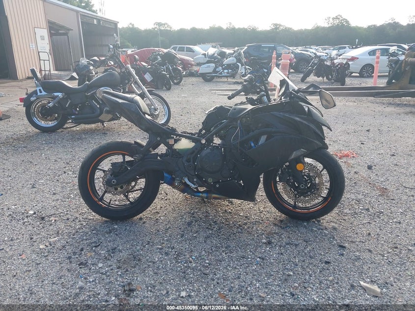 2025 Kawasaki Ex650 P VIN: ML5EXEP12SDAE5684 Lot: 45350095