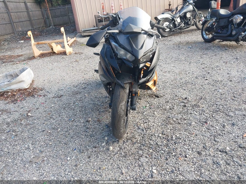 KAWASAKI EX650 2025