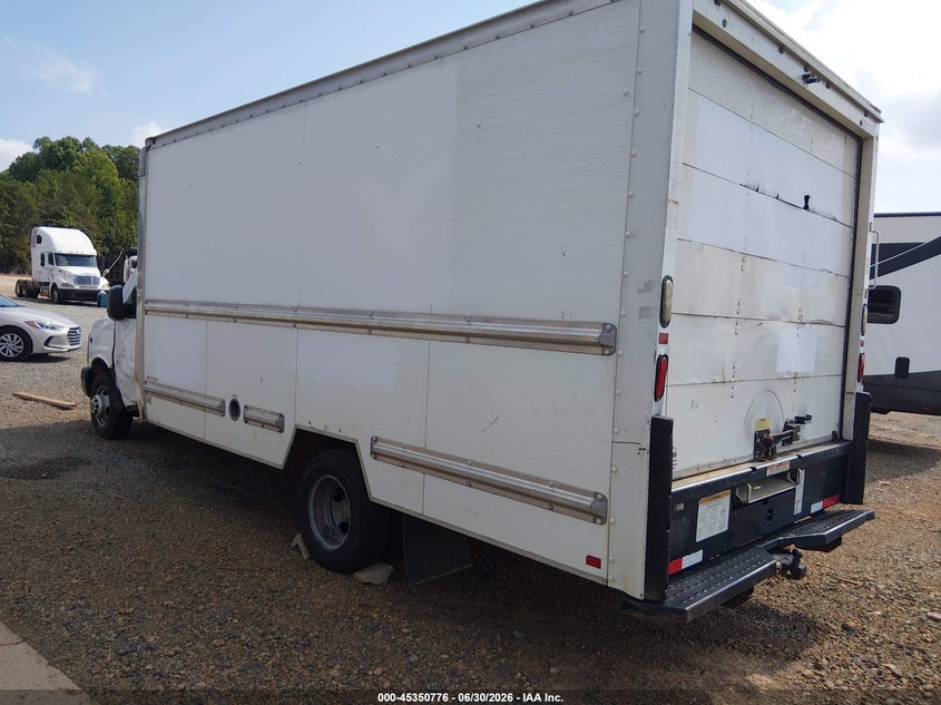 2015 GMC SAVANA CUTAWAY auction photo 3