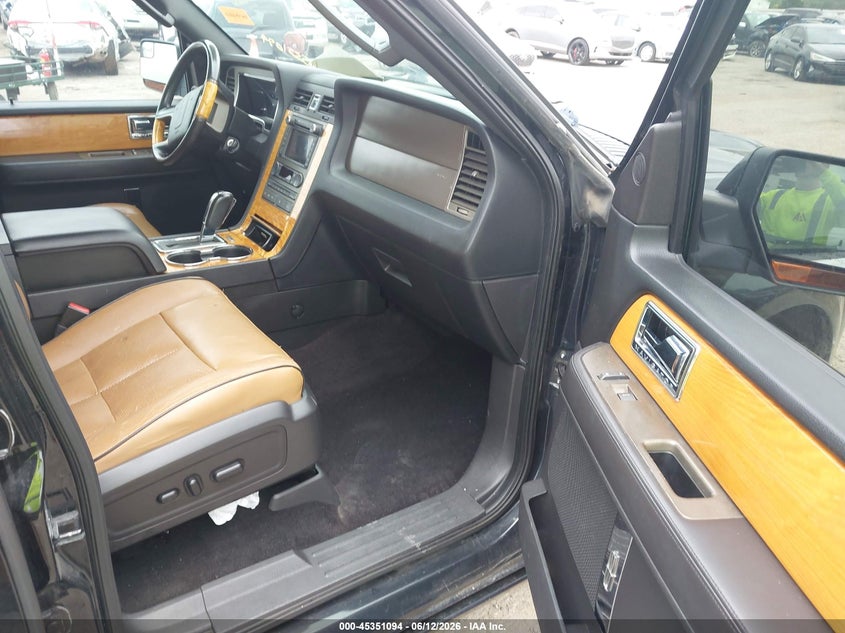2014 LINCOLN NAVIGATOR L auction photo 5