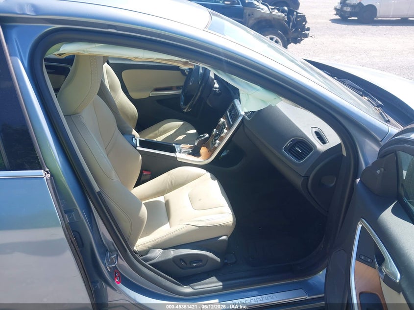2017 VOLVO S60 INSCRIPTION auction photo 5