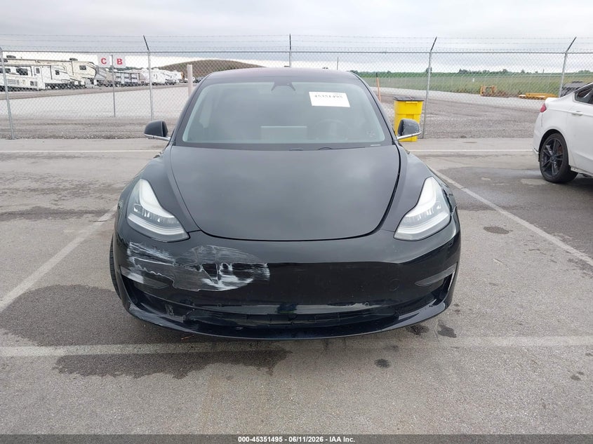 TESLA MODEL 3 - zdjęcie 13
