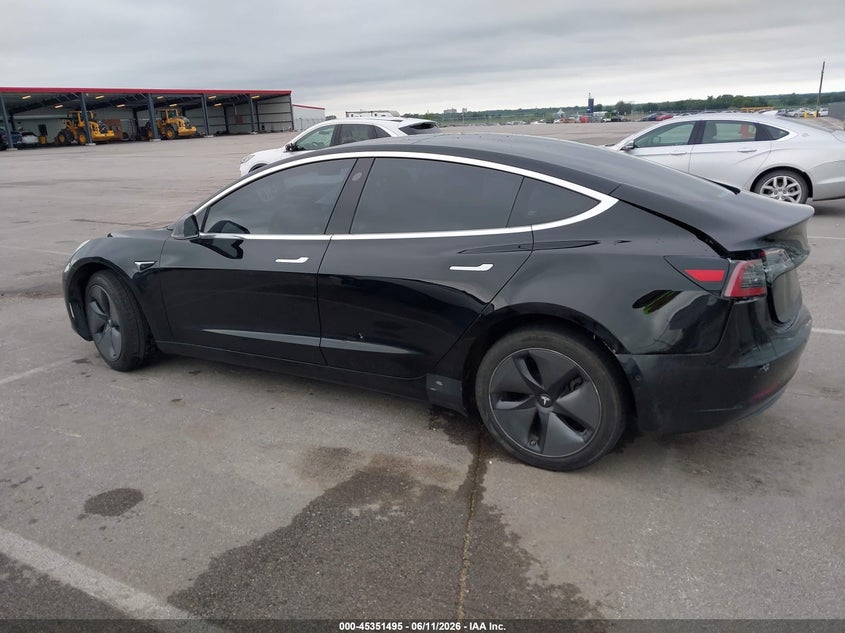 TESLA MODEL 3 - zdjęcie 15