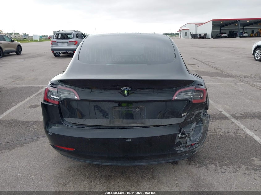 TESLA MODEL 3 - zdjęcie 17
