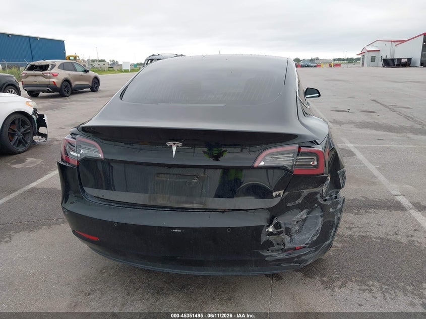 TESLA MODEL 3 - zdjęcie 6