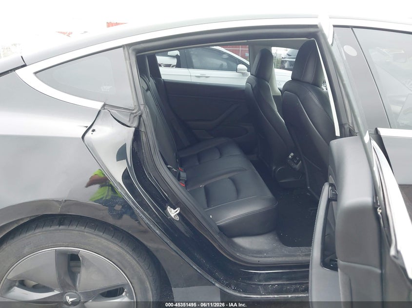 TESLA MODEL 3 - zdjęcie 8