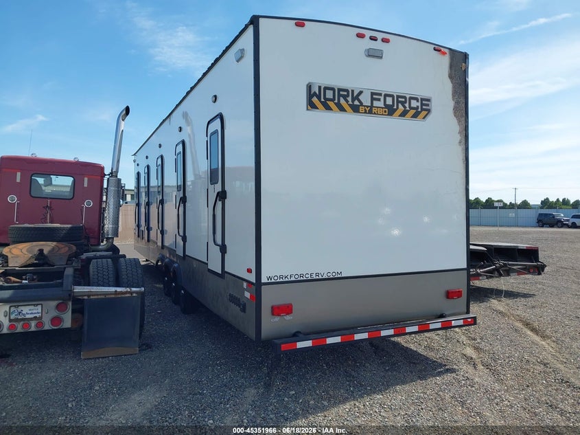 2025 RECREATION BY DESIGN RESTROOM TRAILER auction photo 3