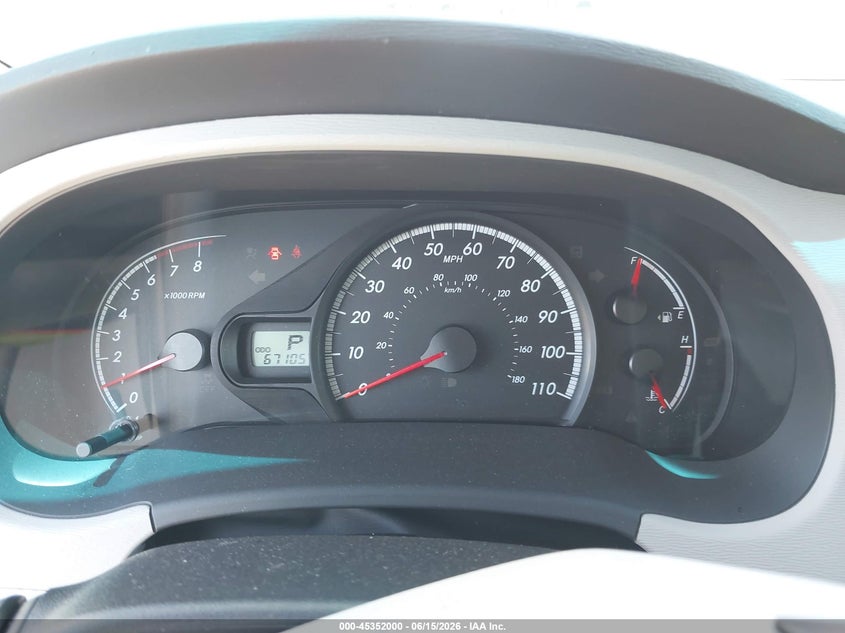2013 TOYOTA SIENNA auction photo 7