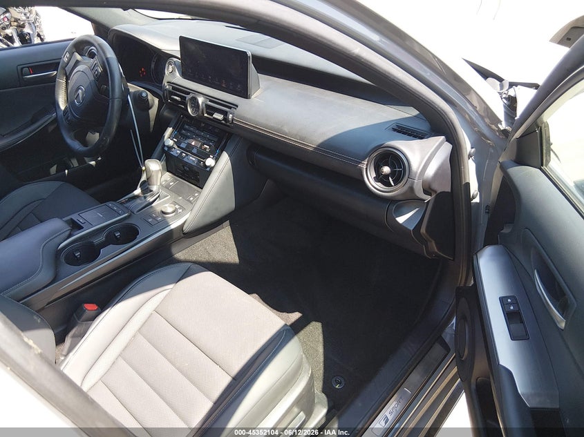 2025 LEXUS IS 500 — zdjęcie 5